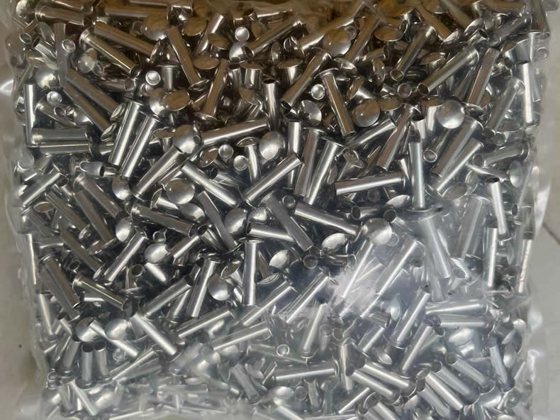 Nuote Metals expédie des rivets semi-tubulaires au Mexique – Pour meubles pliants, brouillard salin 24h réussi