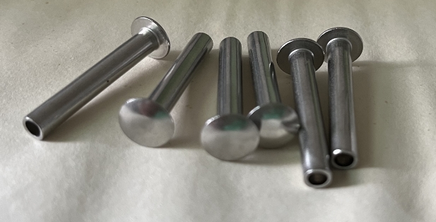 Nuote Metals envoie des échantillons de rivets en acier inoxydable en Pologne – Données de test complètes incluses