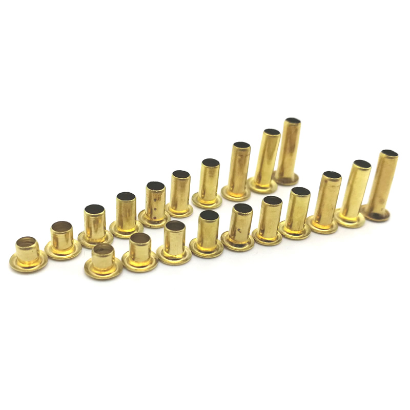 Petits œillets en laiton